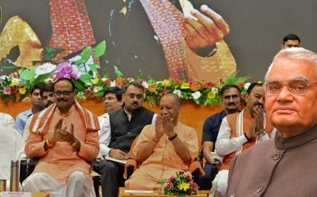 अटल स्मृति संध्या में कवि ने मांगा पानी तो बोतल लेकर दौड़े डिप्टी सीएम, कार्यक्रम में सीएम योगी बोले- सहज थे, लेकिन इरादों में अटल थे