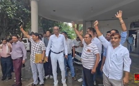फतेहपुर में NHM कर्मचारियों का सीएमओ कार्यालय पर सामूहिक ज्ञापन, बोले- मानदेय से ट्रांसफर तक कई समस्याएं, GRC बैठक न होने पर भी उठाए सवाल