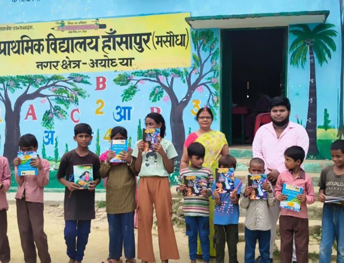 कबाड़ बीनने वाले बच्चों के हाथों में थमी कलम, निःशुल्क स्कूल से पढ़कर 25 बच्चों ने सरकारी विद्यालय में लिया प्रवेश