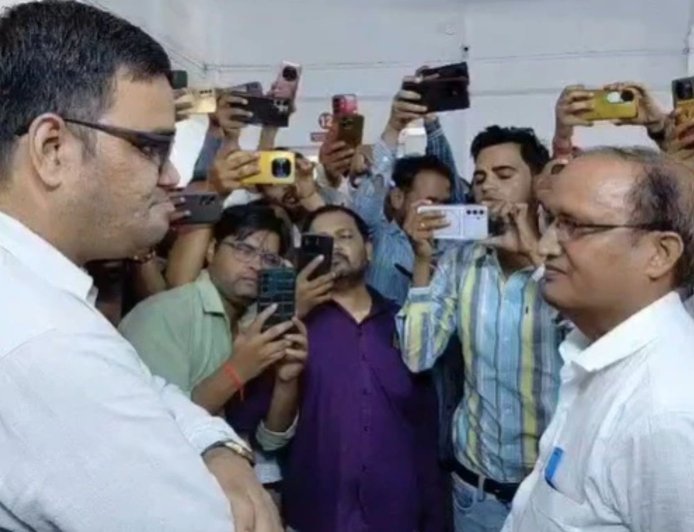 जालौन में तैनात IAS अफसर को जान का खतरा, पहले भी लग चुकी है 7 गोली, सुरक्षा को लेकर बोले रिंकू राही- नहीं बढ़ानी तो लिखकर दें, कोर्ट जाऊंगा