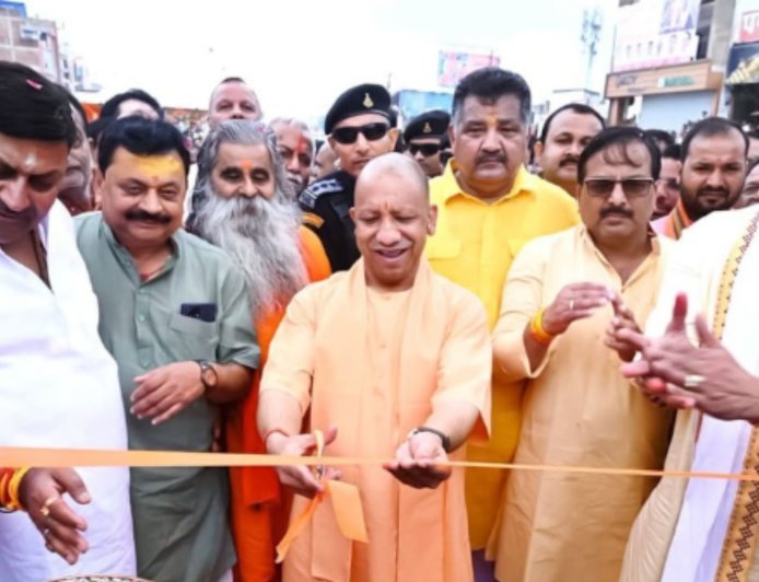 गोरखपुर में सीएम योगी ने ली रवि किशन की चुटकी, पूछा- कितनों ने भोज खाया और कितनों ने काली बाबा फिल्म देखी,  ग्रीन सिटी रोड का किया उद्घाटन