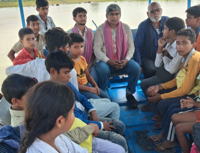 कासगंज में बाढ़ का कहर, किसानों की सैकड़ों बीघा फसल हुई बर्बाद, सपा के राष्ट्रीय प्रवक्ता ने उठाई बांध बनाने की मांग 