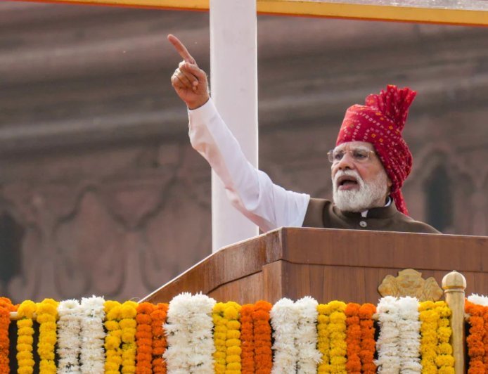 'महिलाओं के आरक्षण पर राजनीति न करें' लाल किले की प्राचीर से PM मोदी का बड़ा संदेश, बोले- दिमागी नक्सलियों को पहचानकर अलग करें