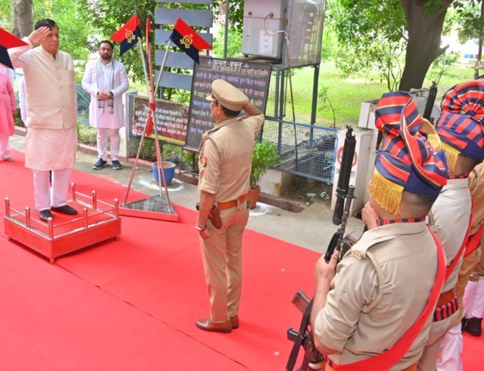 राष्ट्रगान शुरू होते ही मंच से उतरे विधानसभा अध्यक्ष सतीश महाना, वीडियो वायरल होने के बाद उठे सवाल, आयोजकों ने दी सफाई