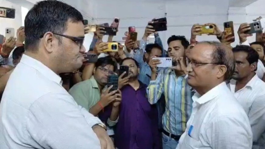 जालौन में तैनात IAS अफसर को जान का खतरा, पहले भी लग चुकी है 7 गोली, सुरक्षा को लेकर बोले रिंकू राही- नहीं बढ़ानी तो लिखकर दें, कोर्ट जाऊंगा