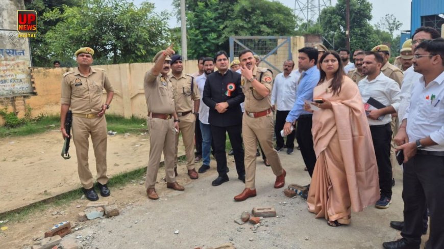 संभल में स्वतंत्रता दिवस के जश्न के बीच हादसा, स्कूल का छज्जा गिरने से बच्चे की मौत, कार्यक्रम छोड़कर मौके पर पहुंचे DM-SP