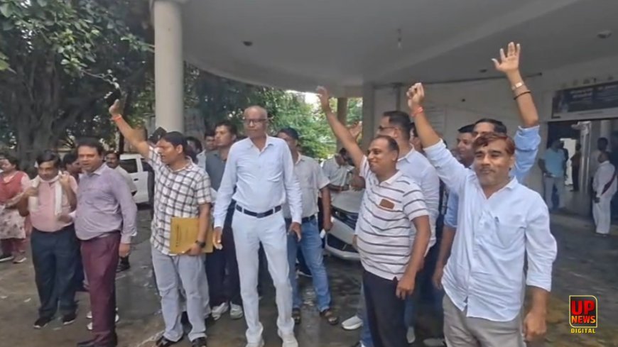 फतेहपुर में NHM कर्मचारियों का सीएमओ कार्यालय पर सामूहिक ज्ञापन, बोले- मानदेय से ट्रांसफर तक कई समस्याएं, GRC बैठक न होने पर भी उठाए सवाल