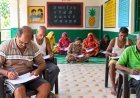 नाती-पोतों को स्कूल भेजते थे, अब खुद बने परीक्षार्थी, अमेठी में 289 बुजुर्गों ने दी साक्षरता परीक्षा