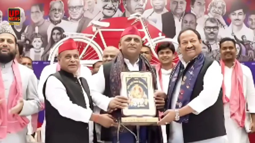 अखिलेश ने फिर पहना नीला गमछा, एक्सप्रेसवे पर सरकार को घेरा, 13 साल बाद सपा में लौटे पूर्व मंत्री राम आसरे कुशवाहा