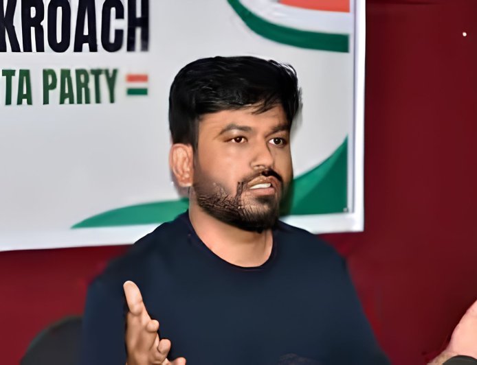 अभिजीत दीपके की दादी का हुआ निधन, प्रदर्शन करने के लिए पहुंचे थे दिल्ली, फ्लाइट से ही पुलिस ने हिरासत में लिया 